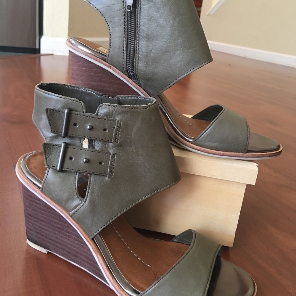Shoes - Picture 3 of 6